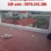 Ban công cầu thang kính, lan can kính