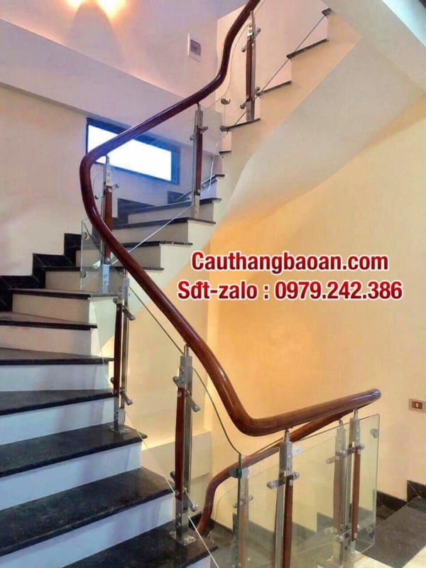 Cầu thang kính, cầu thang kính đẹp, cầu thang kính tay vịn gỗ, cầu thang kính cường lực tại Hà Nội, lan can kính cường lực đẹp