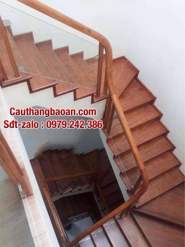 Cầu thang kính, cầu thang kính đẹp, cầu thang kính tay vịn gỗ, cầu thang kính cường lực tại Hà Nội, lan can kính cường lực đẹp