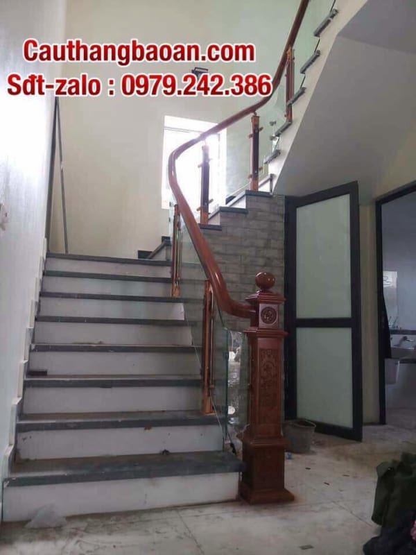 Cầu thang kính, cầu thang kính đẹp, cầu thang kính tay vịn gỗ, cầu thang kính cường lực tại Hà Nội, lan can kính cường lực đẹp