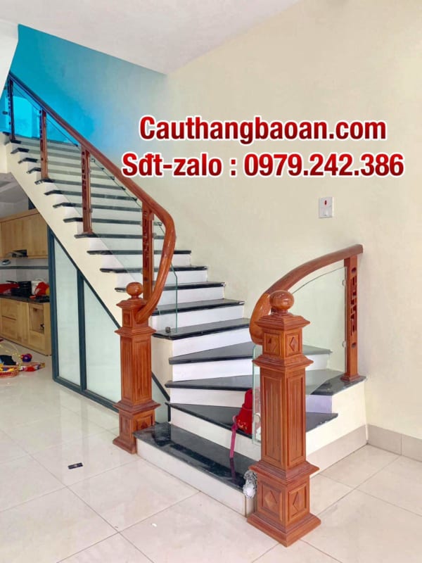 Cầu thang kính, cầu thang kính đẹp, cầu thang kính tay vịn gỗ, cầu thang kính cường lực tại Hà Nội, lan can kính cường lực đẹp