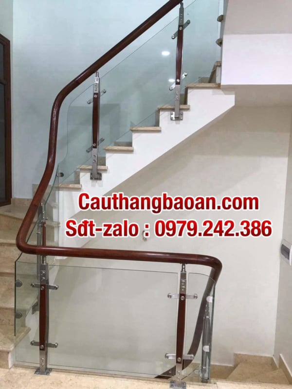 Cầu thang kính, cầu thang kính đẹp, cầu thang kính tay vịn gỗ, cầu thang kính cường lực tại Hà Nội, lan can kính cường lực đẹp