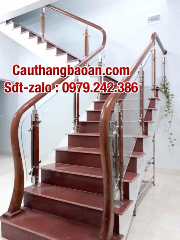 Cầu thang kính, cầu thang kính đẹp, cầu thang kính tay vịn gỗ, cầu thang kính cường lực tại Hà Nội, lan can kính cường lực đẹp