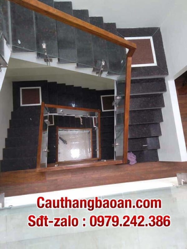 Cầu thang kính, cầu thang kính đẹp, cầu thang kính tay vịn gỗ, cầu thang kính cường lực tại Hà Nội, lan can kính cường lực đẹp
