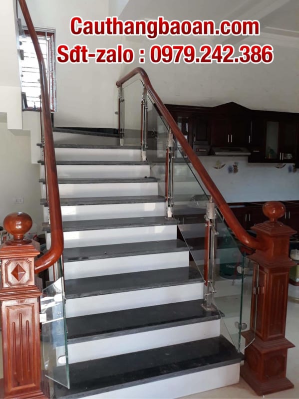 Cầu thang kính, cầu thang kính đẹp, cầu thang kính tay vịn gỗ, cầu thang kính cường lực tại Hà Nội, lan can kính cường lực đẹp