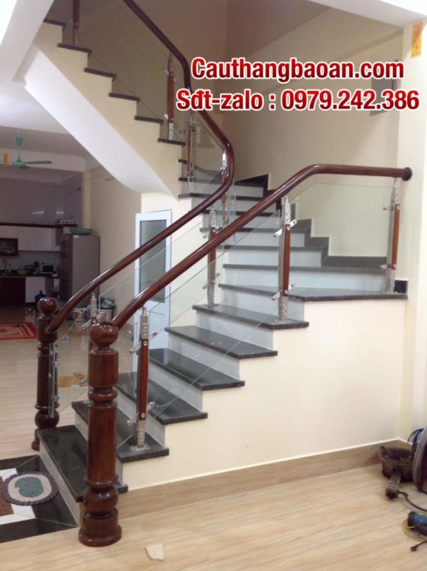 Cầu thang kính, cầu thang kính đẹp, cầu thang kính tay vịn gỗ, cầu thang kính cường lực tại Hà Nội, lan can kính cường lực đẹp