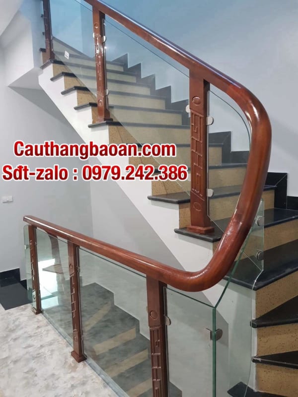 Cầu thang kính, cầu thang kính đẹp, cầu thang kính tay vịn gỗ, cầu thang kính cường lực tại Hà Nội, lan can kính cường lực đẹp