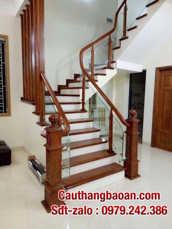 Cầu thang kính, cầu thang kính đẹp, cầu thang kính tay vịn gỗ, cầu thang kính cường lực tại Hà Nội, lan can kính cường lực đẹp