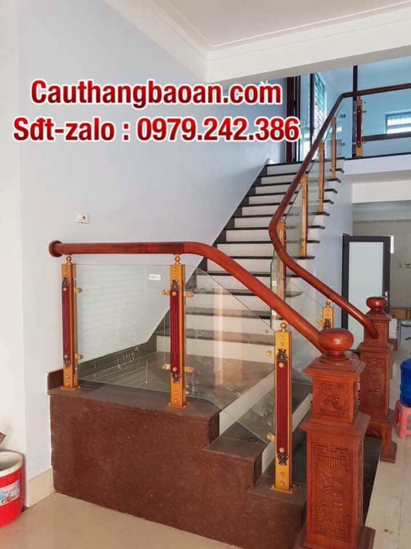 Cầu thang kính, cầu thang kính đẹp, cầu thang kính tay vịn gỗ, cầu thang kính cường lực tại Hà Nội, lan can kính cường lực đẹp