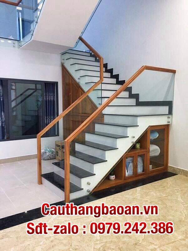 Cầu thang kính gỗ đẹp tại Hà Nội, Cầu thang lan can kính cường lực