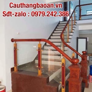 Cầu thang kính cường lực ở Hà Nội