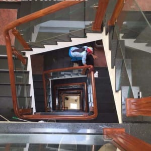 Cầu thang gỗ kính, Cầu thang kính đẹp hiện đại