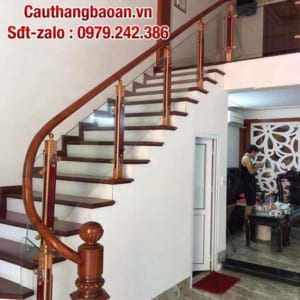 Cầu thang lan can kính tại Hà Nội