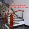 Cầu thang kính tay vịn gỗ đẹp, Cầu thang kính cường lực hiện đại