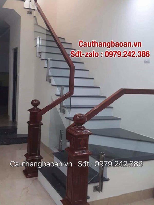 Cầu thang kính gỗ đẹp Hà Nội, Lan can kính cường lực hiện đại
