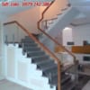Cầu thang lan can kính tay vịn gỗ, Cầu thang lan can kính đẹp tại Hà Nội