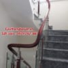 Cầu thang kính cường lực, Lan can kính tay gỗ
