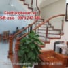 Lan can cầu thang kính đẹp, Cầu thang kính tay vịn gỗ ở Hà Nội