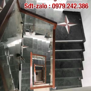 Cầu thang gỗ kính tại Hà Nội