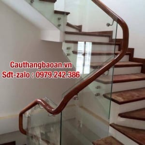 Cầu thang kính gỗ hiện đại