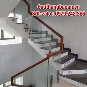 Cầu thang kính ở Hà Nội, Cầu thang kính gỗ đẹp