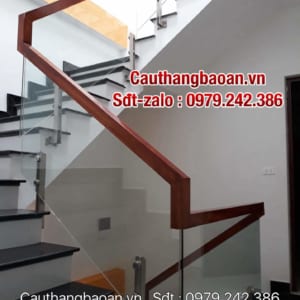 Cầu thang kính Hà Nội, Cầu thang kính cường lực tay vịn gỗ
