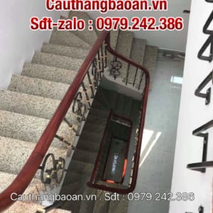 Cầu thang sắt tay vịn gỗ, Cầu thang sắt nghệ thuật tại Hà Nội