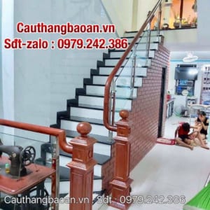 Cầu thang kính lan can kính đẹp tại Hà Nội, Cầu thang kính gỗ