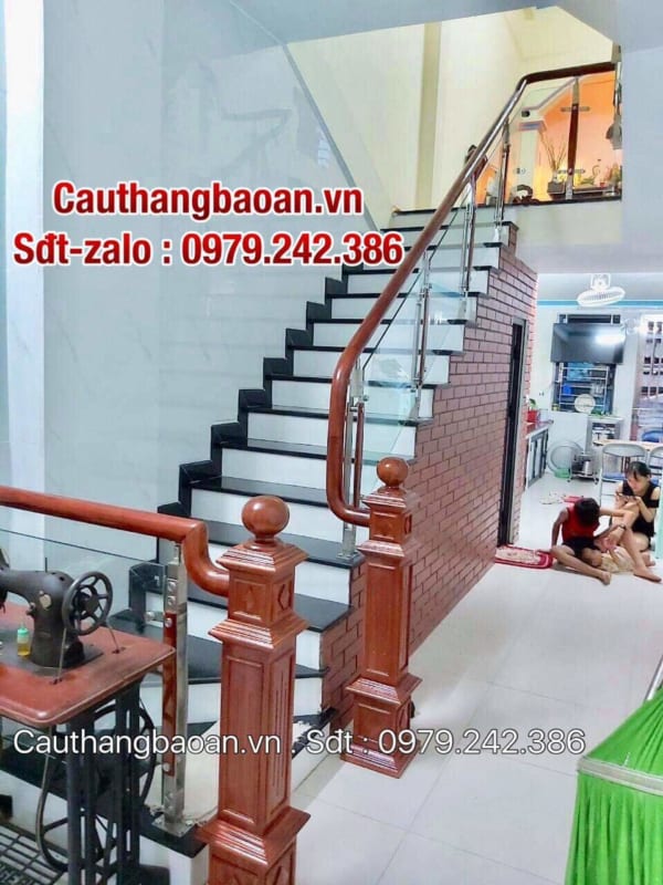 Cầu thang kính lan can kính đẹp tại Hà Nội, Cầu thang kính gỗ