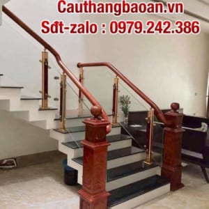 Cầu thang lan can kính tay vịn gỗ, báo giá cầu thang lan can kính cường lực tại Hà Nội. Các mẫu cầu thang lan can kính đẹp hiện đại