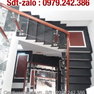Cầu thang lan can kính tại Hà Nội, Báo giá cầu thang kính đẹp, cầu thang kính cường lực tay vịn gỗ tại Hà Nội