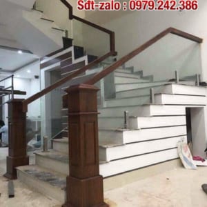 Cầu thang kính, Cầu thang kính tay vịn gỗ