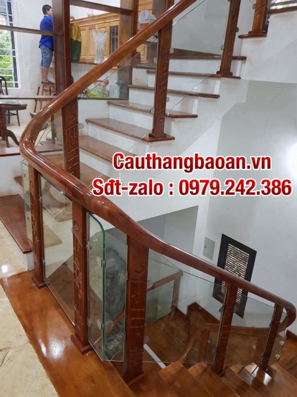 Cầu thang kính đẹp lan can kính đẹp tại Hà Nội