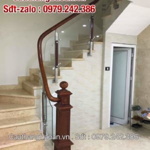 Cầu thang kính đẹp tay vịn gỗ, Cầu thang lan can kính tại Hà Nội