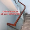 Cầu thang kính tại Hà Nội, Cầu thang kính tay vịn gỗ inox