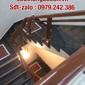 Cầu thang kính lan can kính ở Hà Nội