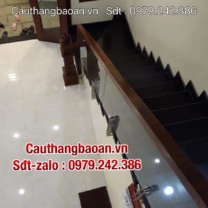Cầu thang kính đẹp cường lực tại Hà Nội, Báo giá lan can cầu thang kính