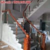 Các mẫu cầu thang kính lan can kính tay vịn gỗ đẹp nhất