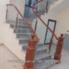 Cầu thang kính tay vịn gỗ, Cầu thang kính đẹp hiện đại nhất tại Hà Nội