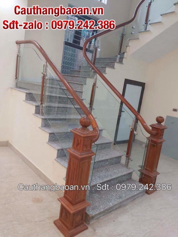 Cầu thang kính tay vịn gỗ, Cầu thang kính đẹp hiện đại nhất tại Hà Nội