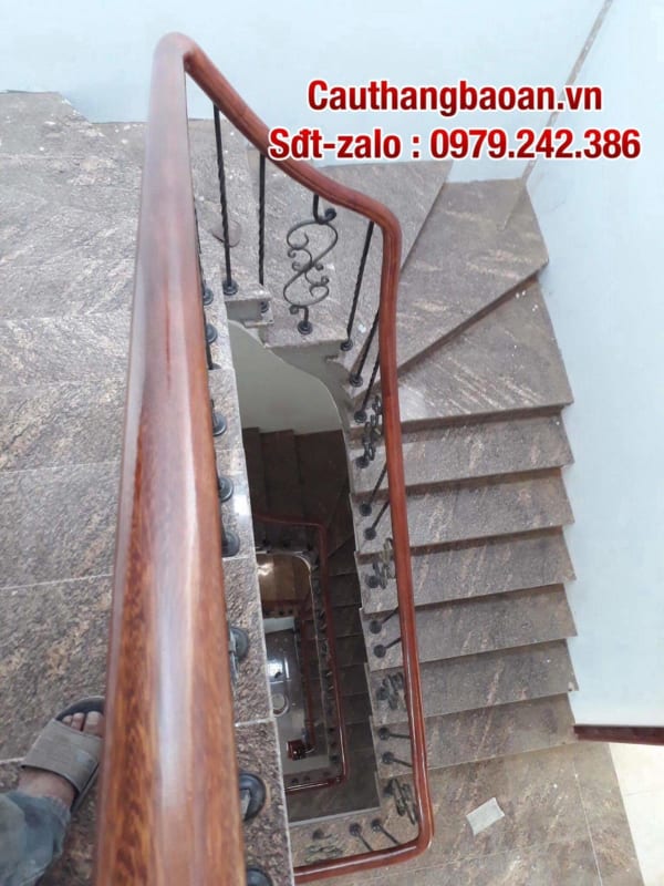 Cầu thang lan can sắt nghệ thuật, sắt mỹ thuật tại Hà Nội