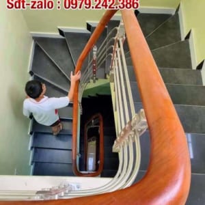 Cầu thang lan can inox tay vịn gỗ, Cầu thang inox tay vịn gỗ ở Hà Nội