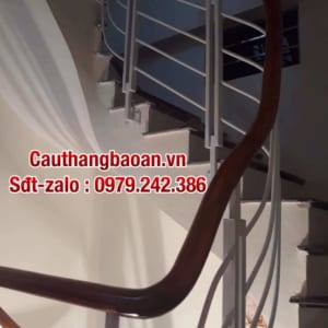 Cầu thang sắt tay vịn gỗ, Cầu thang lan can sắt