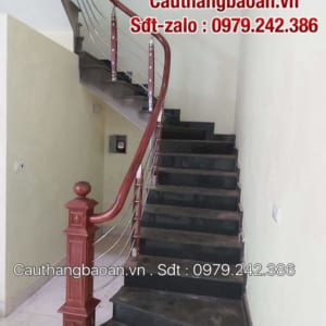 Cầu thang inox, Cầu thang inox tay vịn gỗ tại Hà Nội