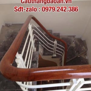 Cầu thang sắt tay vịn gỗ đẹp nhất Hà Nội