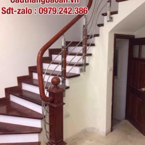 Báo giá cầu thang inox, Cầu thang inox tay vịn gỗ giá bao nhiêu