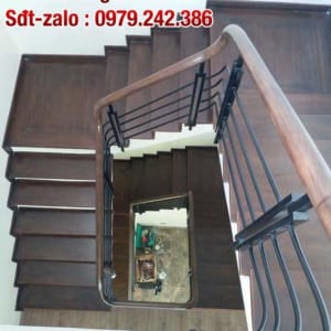 Báo giá cầu thang sắt, lan can cầu thang sắt tay vịn gỗ tại Hà Nội