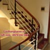 Mẫu cầu thang sắt tay vịn gỗ ở Hà Nội