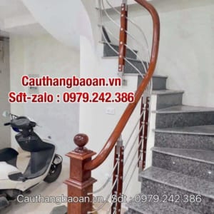 Cầu thang inox tay vịn gỗ đẹp nhất tại Hà Nội