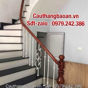 Cầu thang sắt lan can sắt tay vịn gỗ đẹp